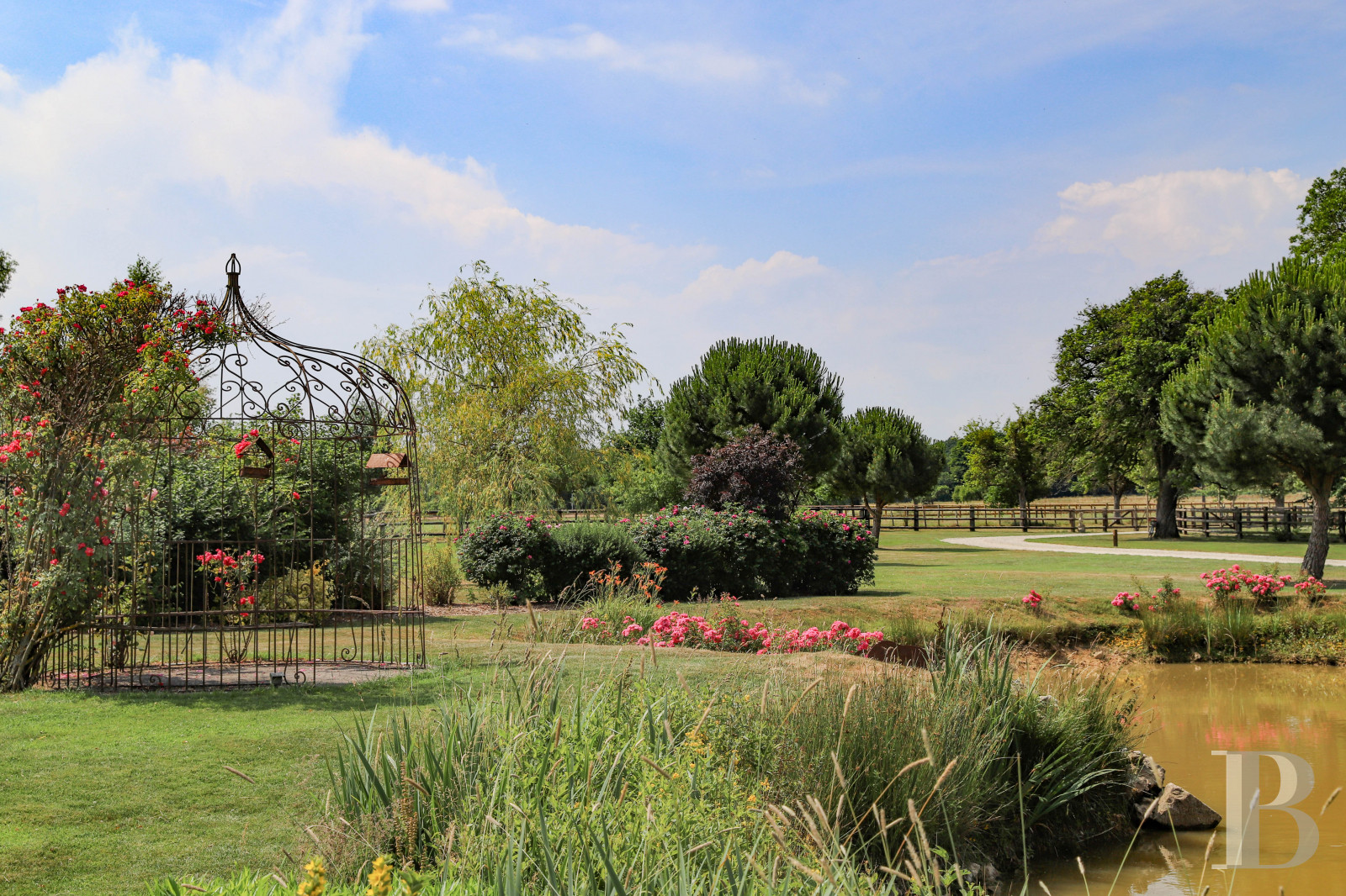 A former 18th century farmhouse with carefully renovated outbuildings on the edge of a forest in Perche - photo  n°44